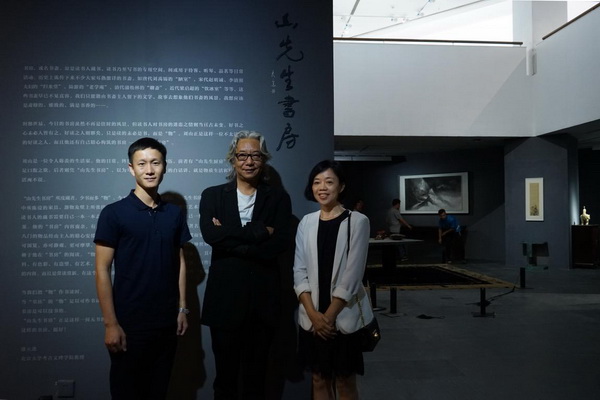 2018年7月，區(qū)勝春設計制作的黃花梨躺椅，于“筆墨紙硯——格式與想象”展覽的“山先生書房”主題展上，正式展出。