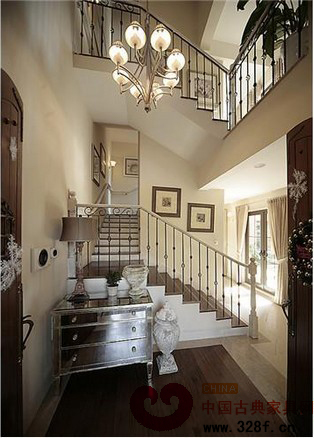 喧囂下的幽靜別墅