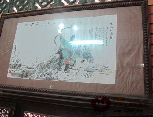 紅木博物館展出的“唐人射鴻圖”紅木鏡框。