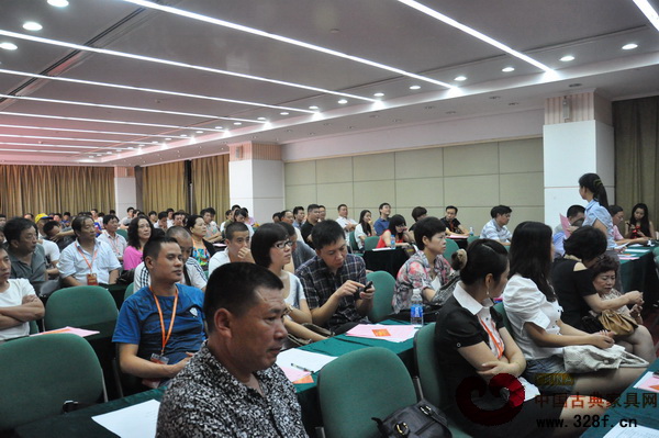 深發(fā)紅木推介會(huì)現(xiàn)場(chǎng)