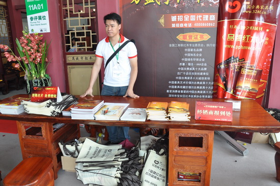 紅木區(qū)門口的宣傳位置攝影