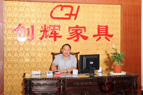 創(chuàng)輝紅木家具總經(jīng)理陸仁進(jìn)