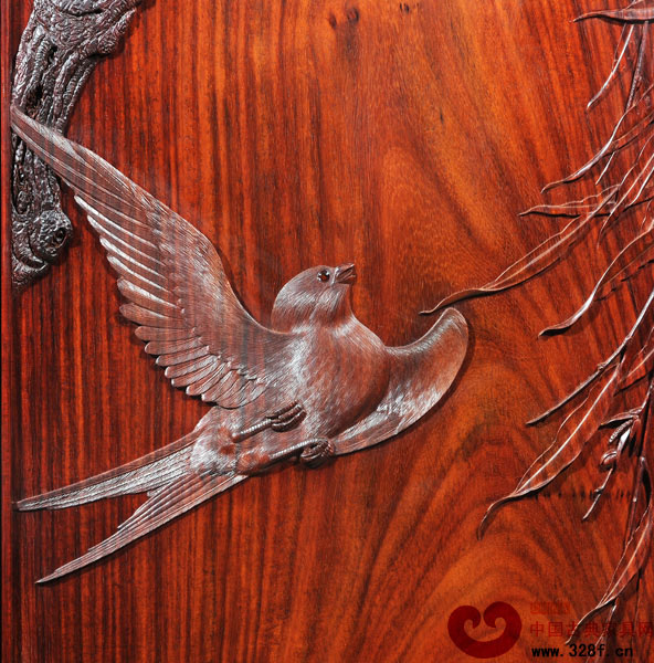 絲翎檀雕四季頂箱柜之“春季”細(xì)節(jié)圖