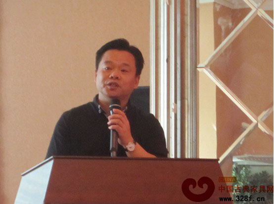 常熟市碧溪蘇作紅木家具商會會長張正基發(fā)表主題演講