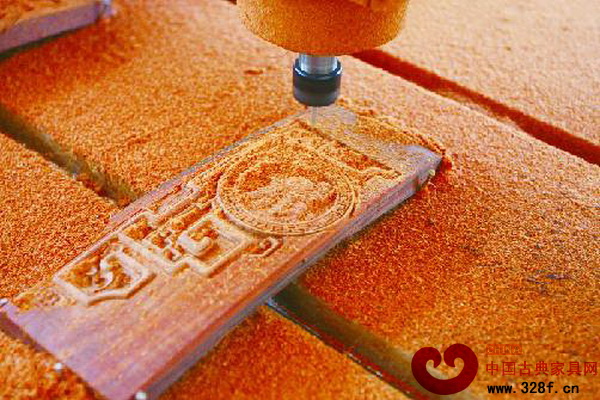 一塊大紅酸枝雕版都價格不菲