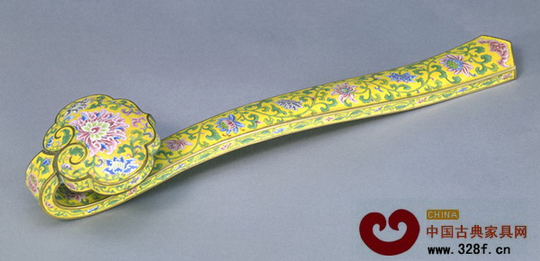 乾隆款畫琺瑯花卉紋如意