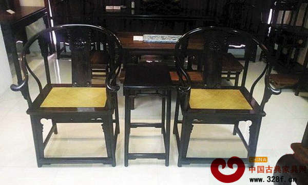 紫檀明式后背雕麒麟圈椅