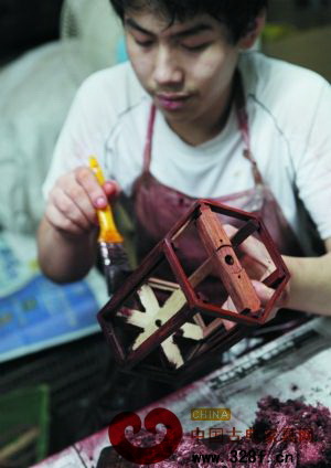 紅木宮燈細致的制作工藝