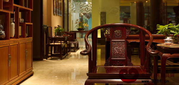區(qū)氏臻品紫檀家具藝術(shù)館展廳一角