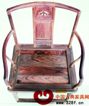 光身的微凹黃檀南官帽椅。