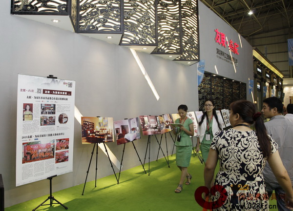 友聯(lián)·為家展廳前的KT牌吸引了眾多參觀者的目光