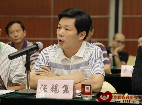 東成紅木董事長張錫復(fù)在中式紅木家具領(lǐng)袖峰會上發(fā)言