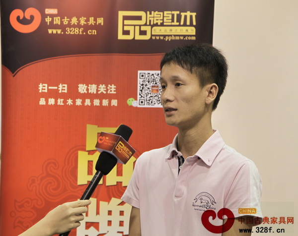 區(qū)氏臻品總經(jīng)理區(qū)錦澤接受中國(guó)古典家具網(wǎng)、《品牌紅木》雜志的品牌訪談