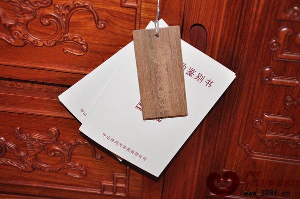 鴻發(fā)家具產(chǎn)品三證齊全并配有木材展示樣本