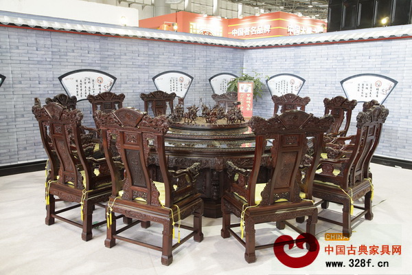 明清居紅木參展作品——《三國(guó)演義精雕大圓臺(tái)》