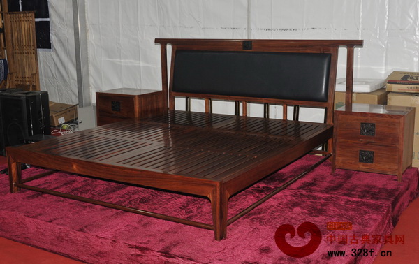 卓木王紅木作品《天圓地方大床》獲2013“東作”獎金獎