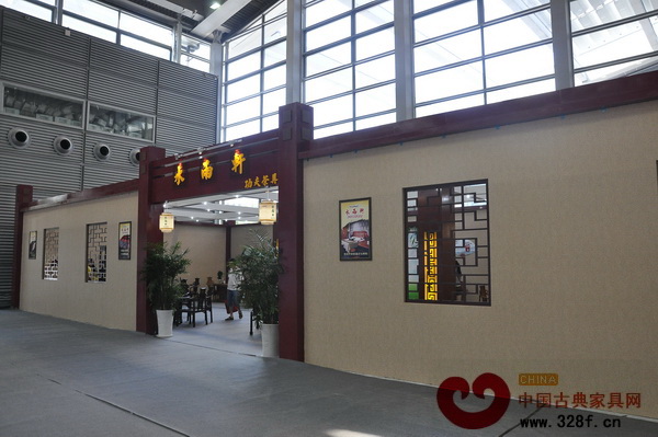 廣東中山知名紅木茶具企業(yè)水雨軒位于深圳紅木展的展廳