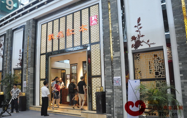 廣東東莞知名紅木家具企業(yè)戴為紅木位于深圳紅木展的展廳