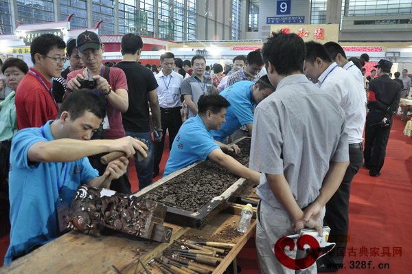 開(kāi)幕式結(jié)束后,第二屆雕刻技能大賽隆重啟動(dòng)