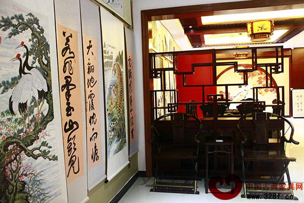 杭生紅木家具會(huì)所展廳一角