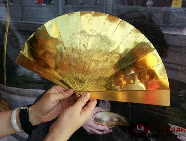 薄如“蟬翼”的銅扇