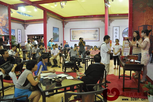 “萬(wàn)盛宇紅木達(dá)人秀”活動(dòng)成為整個(gè)展會(huì)的一大亮點(diǎn)