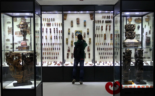 琳瑯滿目的木雕展品