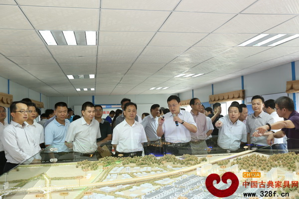 云浮市委領導蒞臨新興紅木家具產業(yè)園建設指揮部參觀指導