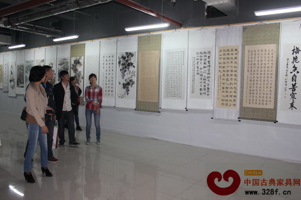河北省優(yōu)秀書畫作品暨非物文化遺產(chǎn)作品展展廳一角