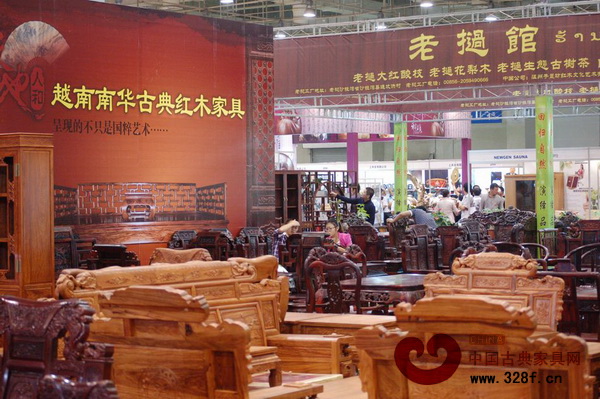 此次展會(huì)吸引了國外的紅木家具企業(yè)參展