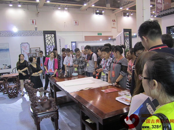 無(wú)錫工藝美術(shù)學(xué)院組團(tuán)觀展