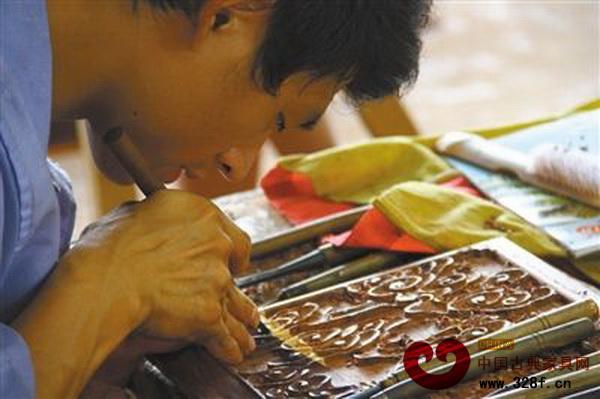 紅木家具需要經(jīng)驗(yàn)和技術(shù)