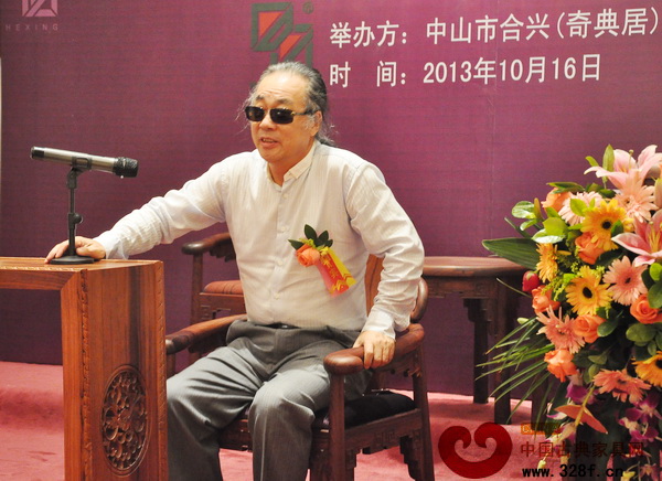原中國明式家具研究所所長、中國紅木家具文化研究院院長濮安國為嘉賓進(jìn)行了“紅文化”的分享講座