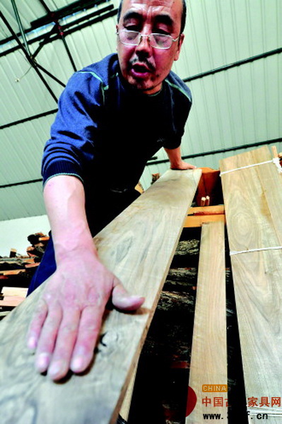 甘肅天水明清仿古家具制作師謝有成