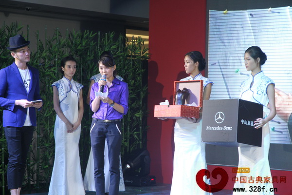 合興·奇典居廣告部經(jīng)理朱美冠發(fā)表講話，祝賀S級(jí)轎車上市成功