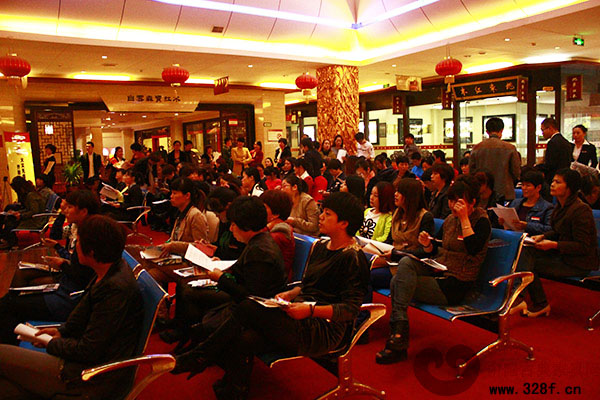 “保障生命通道,消防自救進(jìn)市場”體驗活動現(xiàn)場