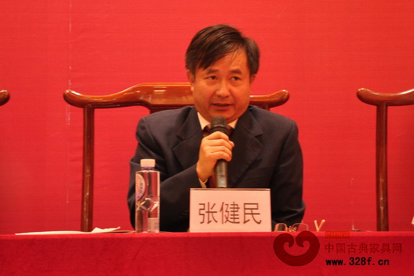 媒體見面會(huì)上,廣東省魚珠林產(chǎn)集團(tuán)有限公司總經(jīng)理張健民回答記者提問