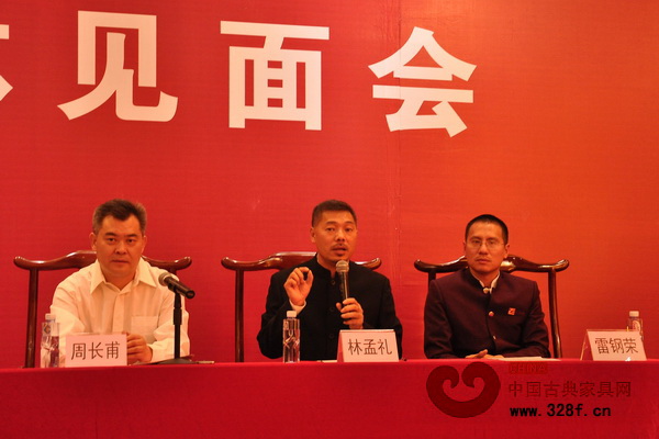 媒體見面會(huì)上,中國(大涌)紅木文化博覽城董事長林孟禮回答記者提問