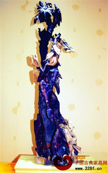 韓建賢雕刻的《葉落歸根》