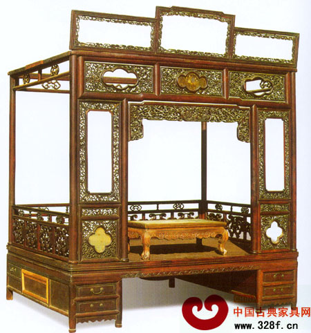 清末 紅木雕葡萄紋架子床(帶炕桌) 高258厘米