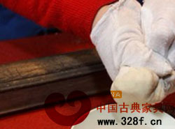 紅木家具去污法——“饅頭去污法”