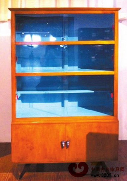 書柜設計得古樸自然