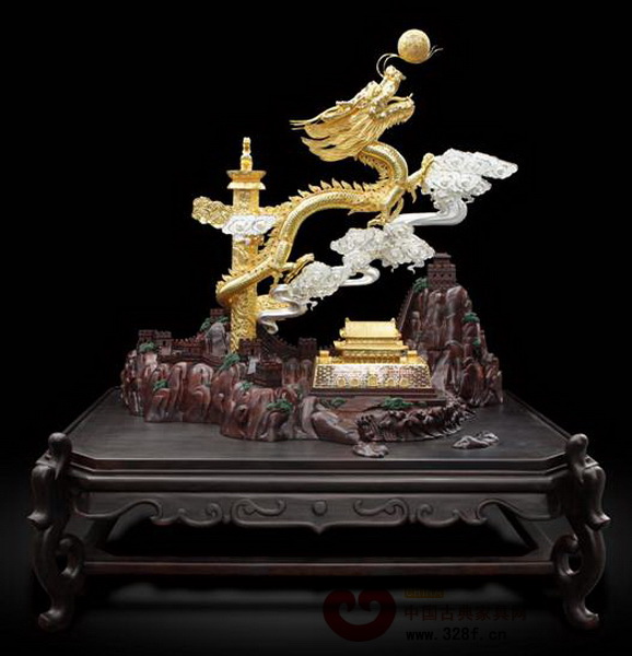 北京市工藝美術(shù)大師袁長君設(shè)計創(chuàng)作的《中國夢·騰飛》作品