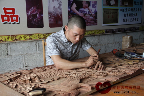 紅木雕刻師厲永軍