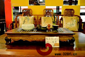 某店里的家具論斤賣(mài)