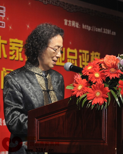 中國林科院木材研究所研究員、中國林產(chǎn)工業(yè)協(xié)會紅木分會專家委員會主任姜笑梅致辭