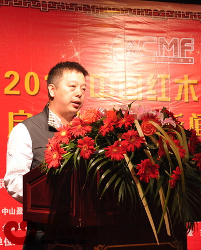 全國工商聯(lián)家具裝飾商會紅木專委會執(zhí)行會長、東陽市明堂紅木總經(jīng)理張向榮致辭