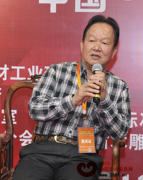 《紅木家具通用技術(shù)條件》主要起草人之一、廣西大學(xué)林學(xué)院教授徐峰接受采訪