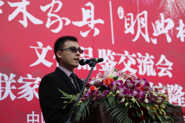 美聯(lián)家私副董事長(zhǎng)張文海在開館儀式上致辭