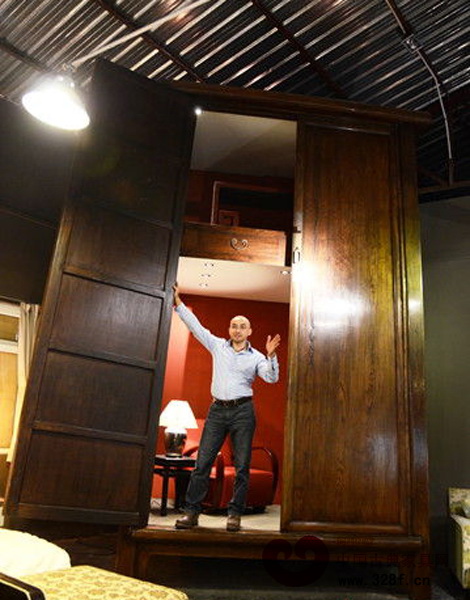 高4.38米、寬2.3米重超一千多公斤的將軍柜